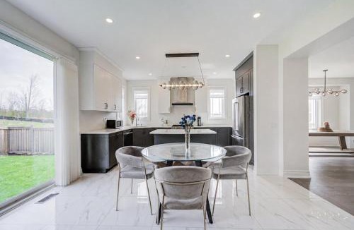 East Gwillimbury Apartment | Bright New 5BR 4BA Entire Home
