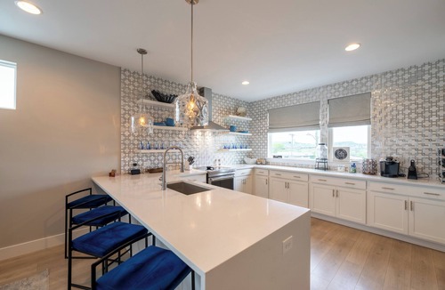 Katie Hill Neighborhood House | Broadway Frank.Luxury with Sweeping downtown views