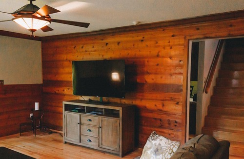 Bristol House | Broken Rod Lodge on The South Holston River