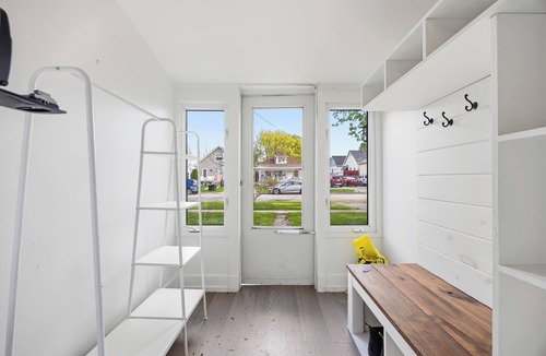 Sarnia House | Bungalow On Ann/pet friendly with a fenced in yard
