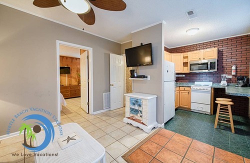 Cherry Grove Beach House | Bungalow ∙ 1 bedroom ∙ 4 guests