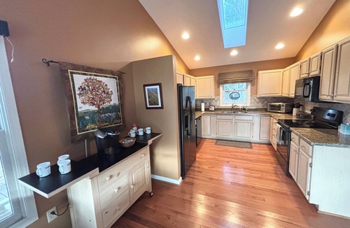 Charter Hills House | C-114 Discounted Concert Packages! Four Bs on Beech Mountain
