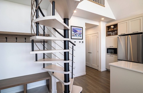 Petite-Riviere-Saint-Francois Condo | Stunning River View Loft