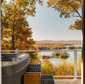 Saint-Aime-du-Lac-des-Iles Ski Chalet | Cabin N1 Les Grand'Pares Lake view Jacuzzi