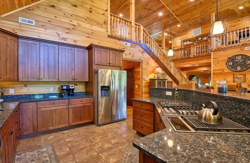 Cherokee Cabin | Caldwell Lodge - less than 5 miles to Harrah's Cherokee Casino.
