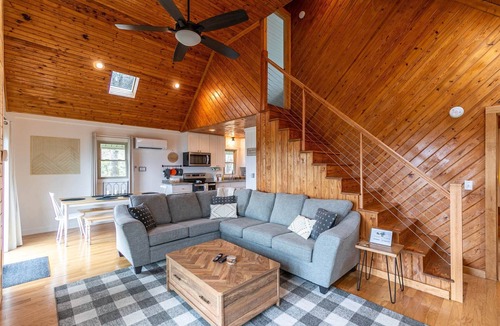 Apple Ridge House | Calling Me Home- hot tub,arcade and game room, outdoor dining, close to Blowing Rock!