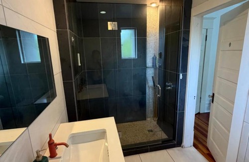 Mount Pleasant House | Cambie Guestshouse