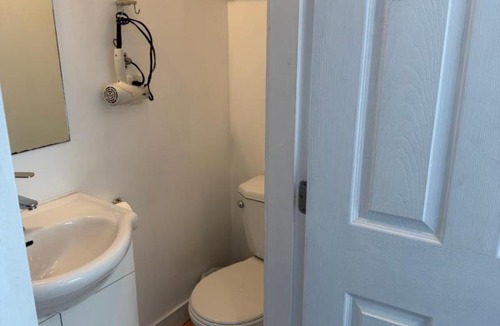 Mount Pleasant House | Cambie Guestshouse