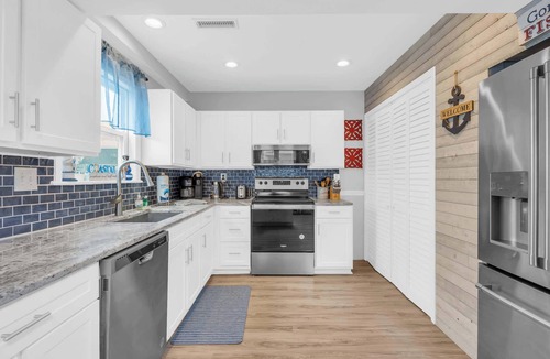 Cherry Grove Beach House | Captain's Cove Cherry Grove House w Pool and Views