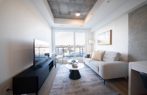 Carlingwood - McKellar Park - Laurentien View Apartment | Carlton West Modern Living | Executive Stay 1BR