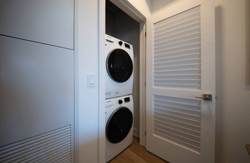 Carlingwood - McKellar Park - Laurentien View Apartment | Carlton West Modern Living | Urban 1BR