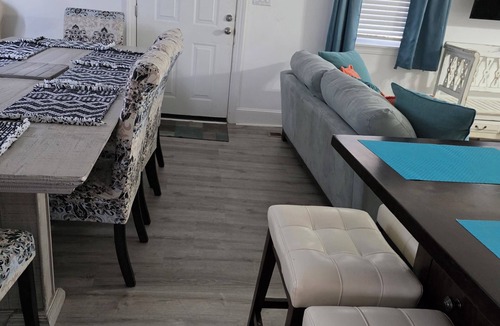 Erwin House | Carolina Girls Southern Charm Hometown Cottage!