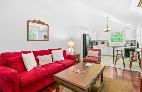 Royal Pines House | Carriage House on Historic Inn Property