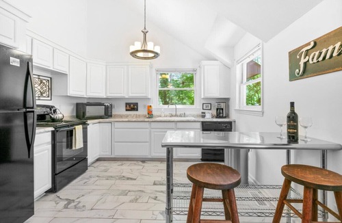 Royal Pines House | Carriage House on Historic Inn Property