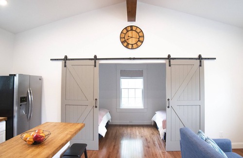 Eastwood House | Carriage House with 2 Queens in Trendy, Walkable East Nashville Neighborhood