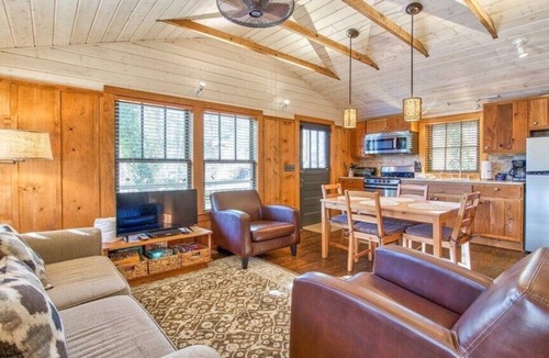 Lake Junaluska Cottage | Carruth Cottage - Studio APT, Walk to Lake Junaluska Conference Center, Lake