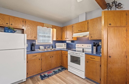 Santee Cabin | CatDaddy Cabin - Lake Marion Cabin in Santee - lake view, fire pit, boat parking