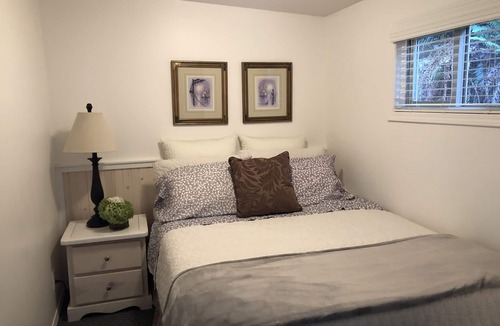 Regional District of Nanaimo Resort | Central 2 bdr Beachfront Hot Tub Clam/Oyster FREE kids kayak use, hiking trails