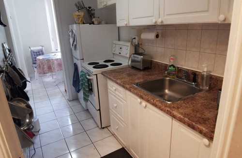 Midtown Toronto Apartment | Central 2 bedroom apt (near Casa Loma & Rosedale)