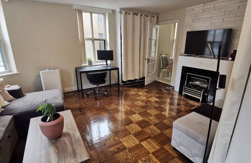 Midtown Toronto Apartment | Central 2 bedroom apt (near Casa Loma & Rosedale)
