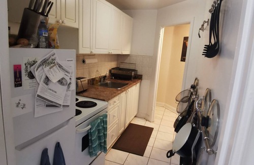 Midtown Toronto Apartment | Central 2 bedroom apt (near Casa Loma & Rosedale)