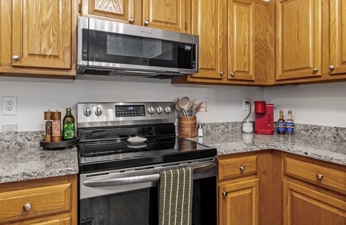 Cornelius House | Central Cornelius Lake Norman 3 bdrm home-Chalkboard Wall-Firepit-Grill & more