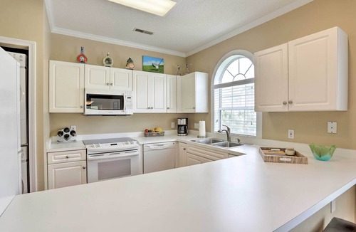 Central Myrtle Beach Condo | Central Myrtle Beach Condo w/Golf Course View!