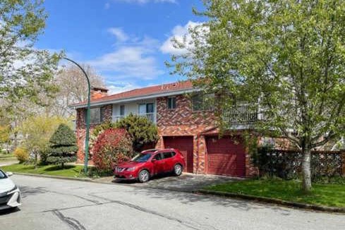 East Side House | Central Van 3BR Upper Suite - Near Skytrain