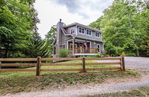 Almond Cottage | Centrally located cottage 5 mins to Tsali, Fontana Lake, 15 mins to Bryson Cityn