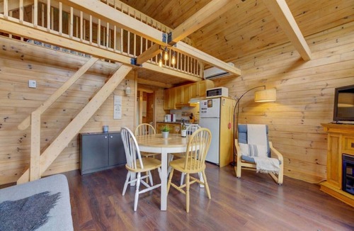Coaticook House | Chalet Au Pied du Mont – Accès à l’eau