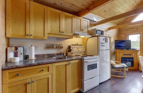 Coaticook House | Chalet Au Pied du Mont – Accès à l’eau