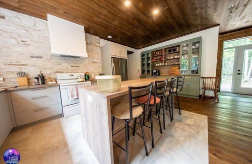 Mansonville Ski Chalet | Chalet Deschamps | spa | dog friendly