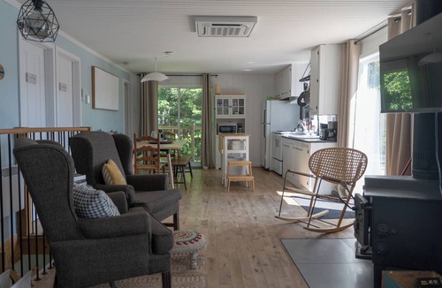 Nominingue Ski Chalet | Chalet on the shores of Lac Noir with a spa—peace and quiet surrounded by nature.