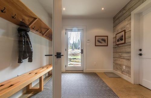 Mont-Tremblant Ski Chalet | Chalet Trappeur Luxury Cottage Retreat with Hot Tub
