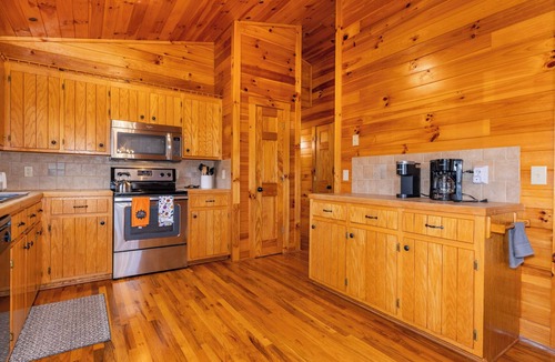 Ferguson Cabin | Changes in Altitude, hot tub, views!