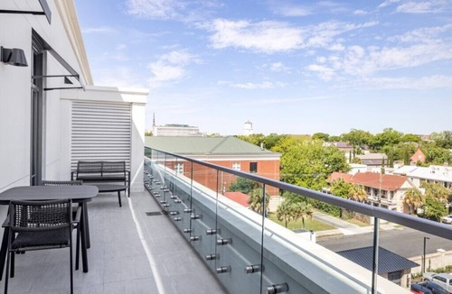 Ansonborough Condo | Charleston | Romantic City Retreat | Gym + Lounge