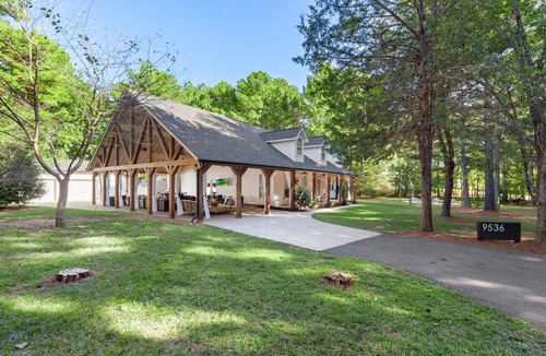 Mint Hill House | Charlotte Area Getaway Retreat & Event Venue Weddings & More in Mint Hill