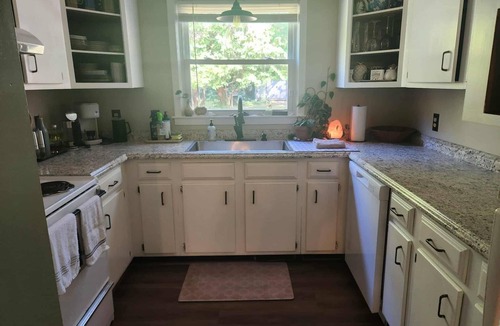 Greenville House | Charming 1-bedroom bungalow, just 1.5 miles from downtown Greenville!