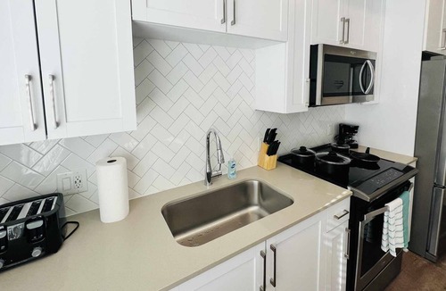 Westside Apartment | Charming 1BD 1BA Haven in Historic Charleston, SC - Your Perfect Getaway Awaits!
