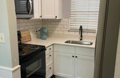 Charleston Apartment | Charming 1BR Pool 5–10 Minutes to Downtown CHS