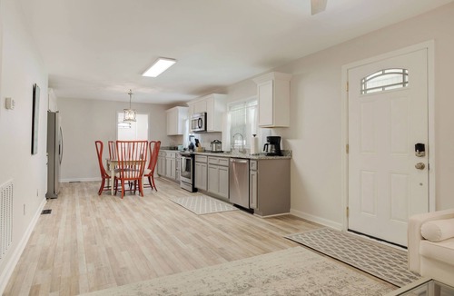 Powdersville House | Charming 2-bedroom house with King Bed, WiFi, AC, close to Clemson, large yard.