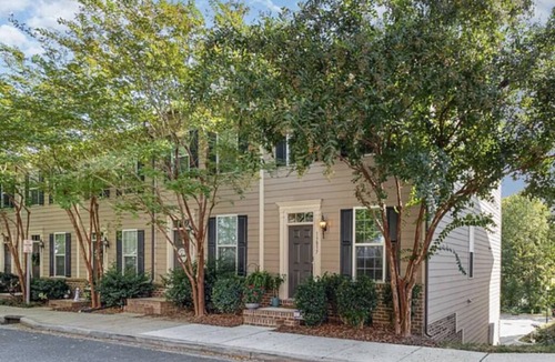 Huntersville House | Charming 2BD/2.5BA Retreat in the Heart of Huntersville – Walk to Downtown!