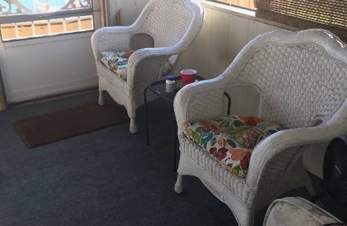 Harkers Island House | Charming 3-bedroom house in Harkers Island with a view of the bay