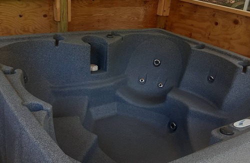 Lydia Cottage | Charming 3-bedroom cottage with WiFi and AC in wonderful McBee GYM AND HOT TUB