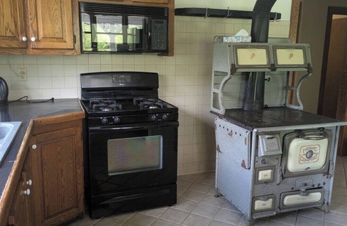 Nelson House | Charming 3-bedroom house with WiFi, AC in serene Lovingston