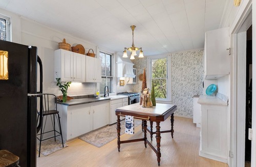 Abbeville House | Charming 3-bedroom historic 1888 cottage located in downtown Abbeville