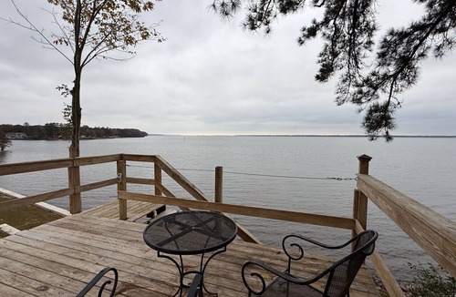 Eutawville House | Charming 3-bedroom house in Vance with WiFi and beautiful lake view