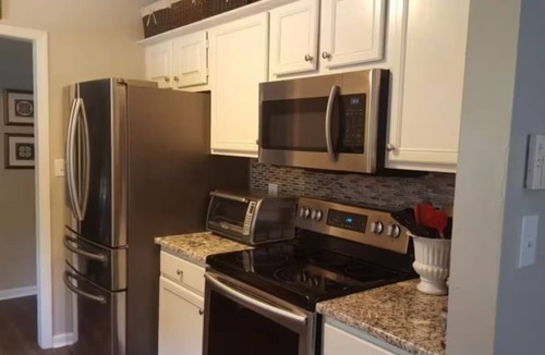 South View House | Charming 4-bedroom house with WiFi, fitness room in Hope Mills