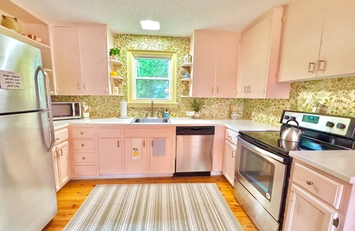Asheville Cottage | Charming Asheville Cottage: HotTub+ Fire pit.Great Location! Near DT & Biltmore.