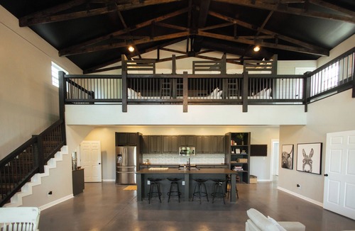 Lebanon House | Charming barndominium on 110 peaceful acres in the hills of TN; sleeps up to 16.